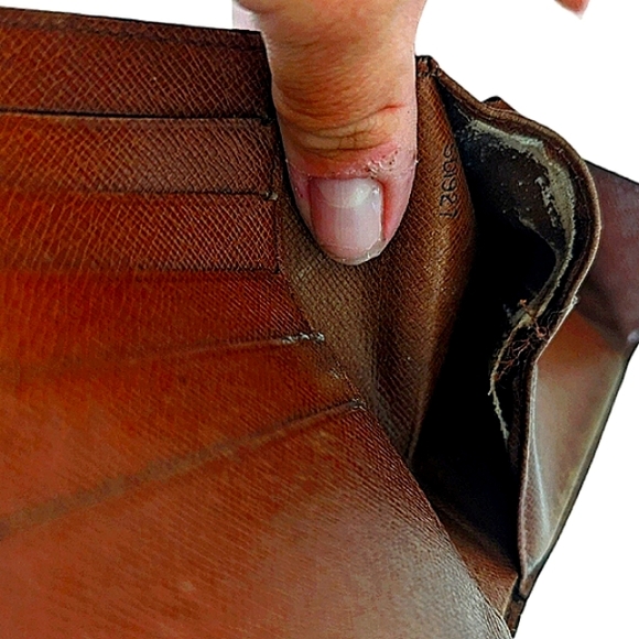 LOUIS VUITTON TRI FOLD MONOGRAM LEATHER WALLET EUC - Picture 9 of 11